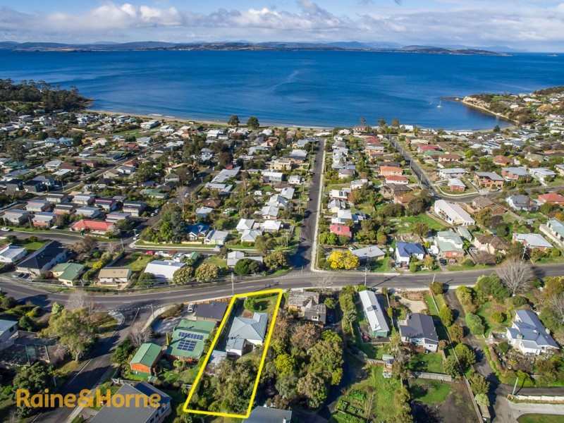 247 Roslyn Avenue, Blackmans Bay TAS 7052