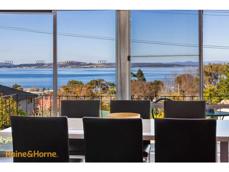 1/241A Roslyn Avenue, Blackmans Bay TAS 7052
