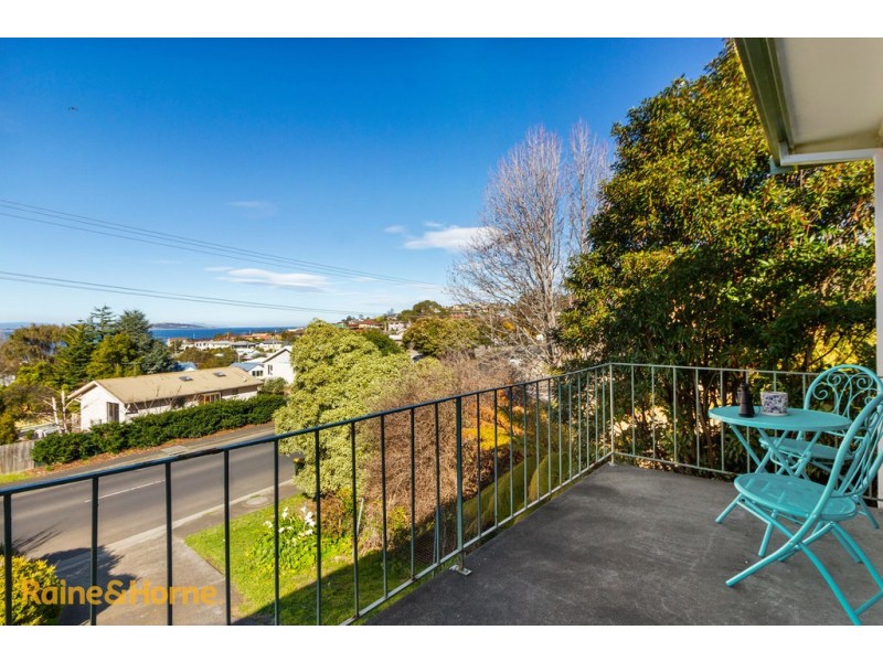 1/241A Roslyn Avenue, Blackmans Bay TAS 7052