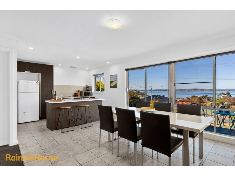 1/241A Roslyn Avenue, Blackmans Bay TAS 7052