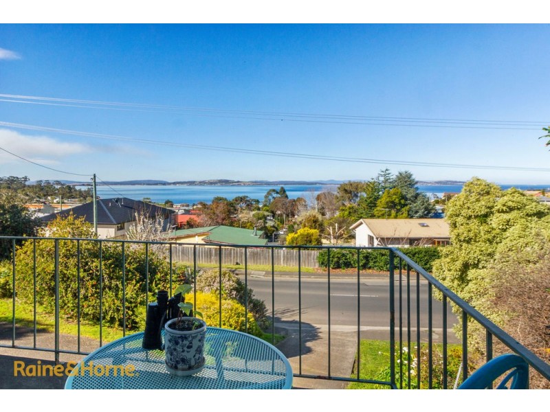 1/241A Roslyn Avenue, Blackmans Bay TAS 7052