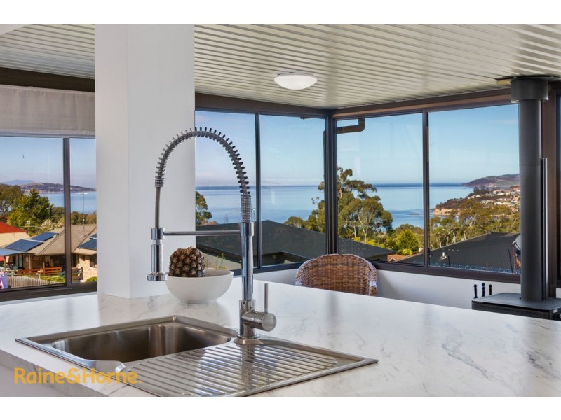 16 Stirling Avenue, Blackmans Bay TAS 7052