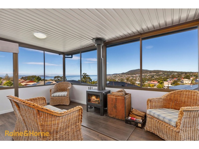 16 Stirling Avenue, Blackmans Bay TAS 7052