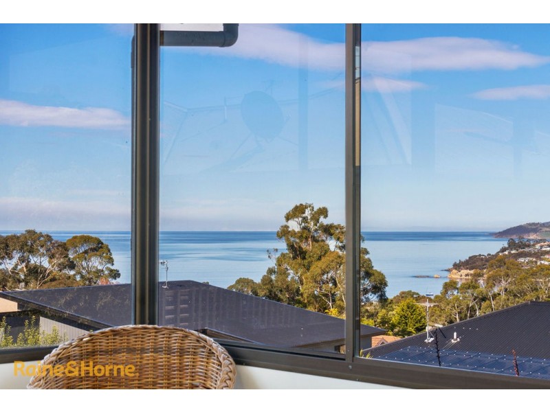 16 Stirling Avenue, Blackmans Bay TAS 7052