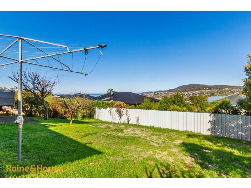 16 Stirling Avenue, Blackmans Bay TAS 7052