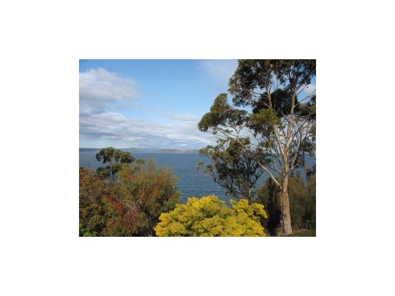 71 Suncoast Drive, Blackmans Bay TAS 7052