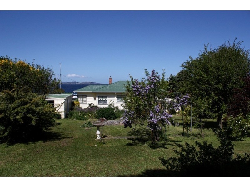 6 Ocean Esplanade, Blackmans Bay TAS 7052