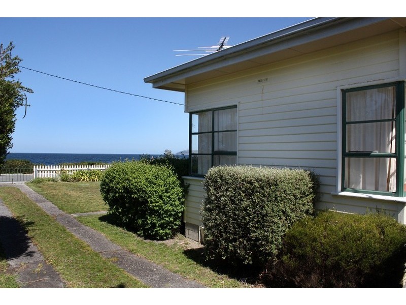 6 Ocean Esplanade, Blackmans Bay TAS 7052
