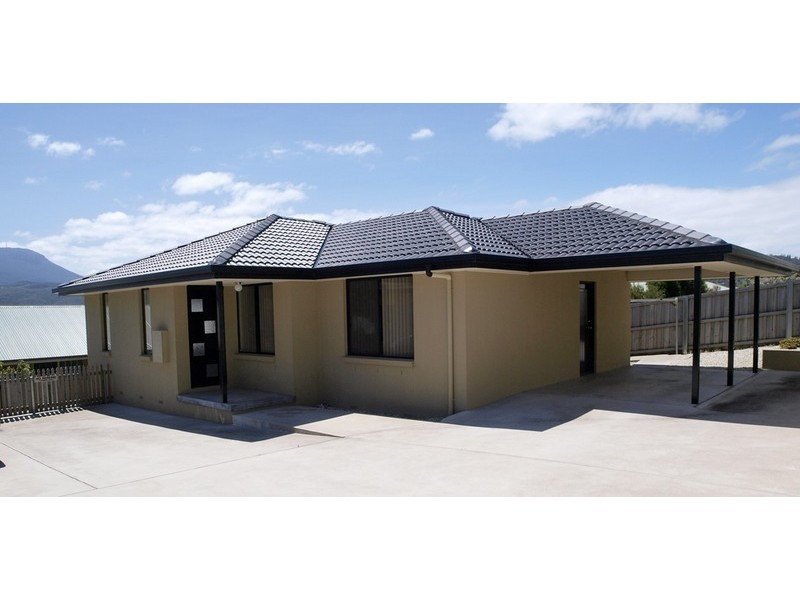 2/18 Mona Street, Kingston TAS 7050