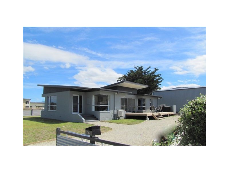 16 Staff Road, Electrona TAS 7054