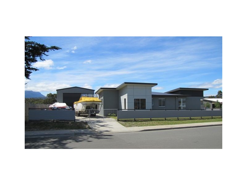 16 Staff Road, Electrona TAS 7054