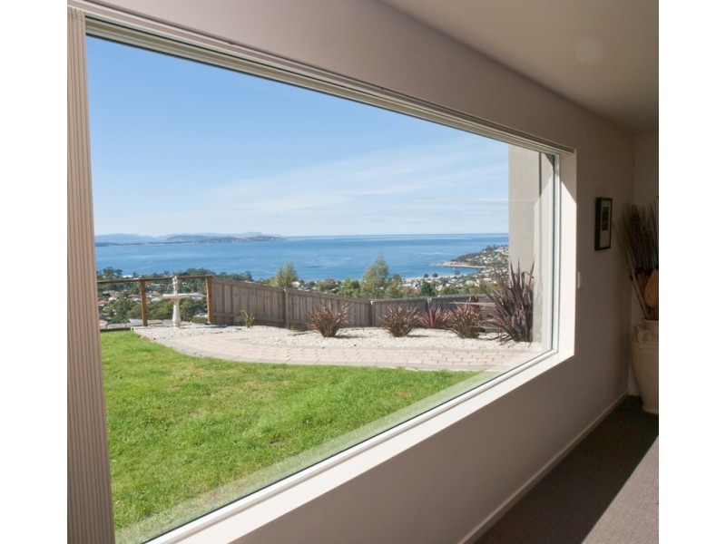 6 Honeysuckle Drive, Blackmans Bay TAS 7052