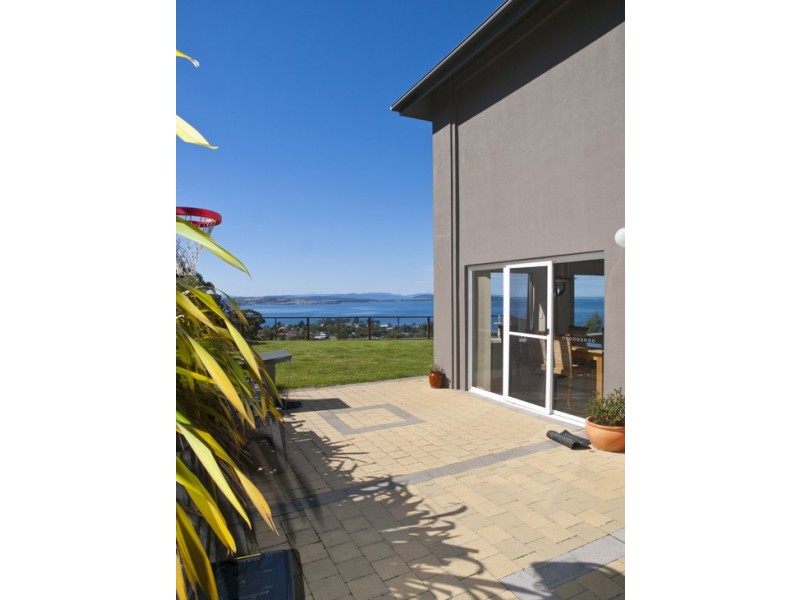 6 Honeysuckle Drive, Blackmans Bay TAS 7052