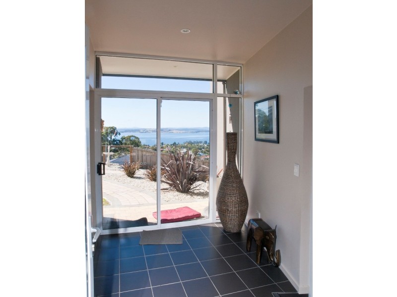 6 Honeysuckle Drive, Blackmans Bay TAS 7052