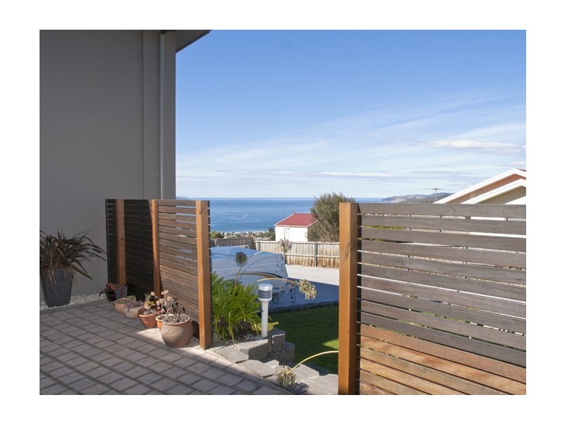 6 Honeysuckle Drive, Blackmans Bay TAS 7052