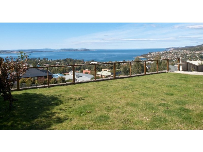6 Honeysuckle Drive, Blackmans Bay TAS 7052