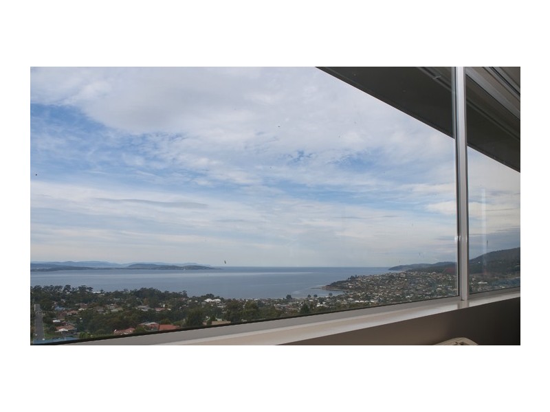 6 Honeysuckle Drive, Blackmans Bay TAS 7052