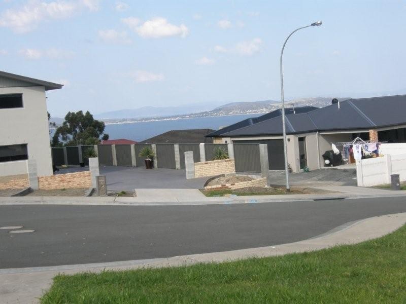 3 Syracuse Place, Blackmans Bay TAS 7052
