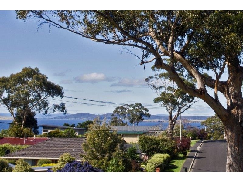 78 Roslyn Avenue, Kingston Beach TAS 7050