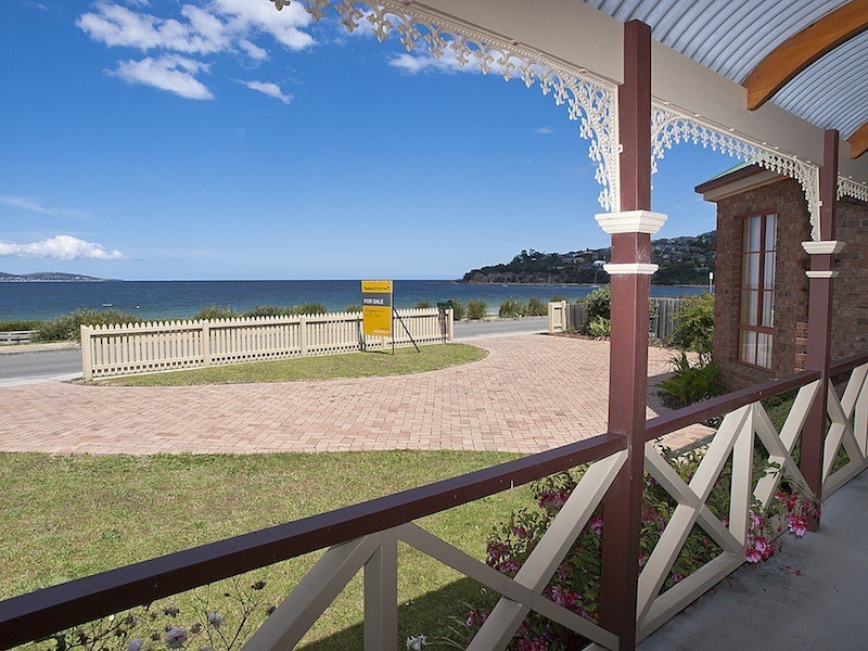 18 Ocean Esplanade, Blackmans Bay TAS 7052