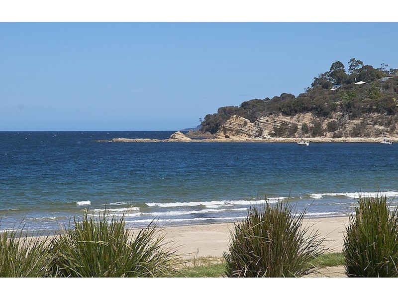 18 Ocean Esplanade, Blackmans Bay TAS 7052