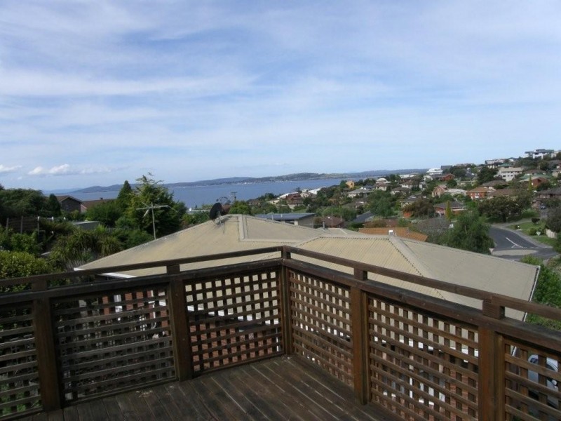 4 Coral Place, Blackmans Bay TAS 7052