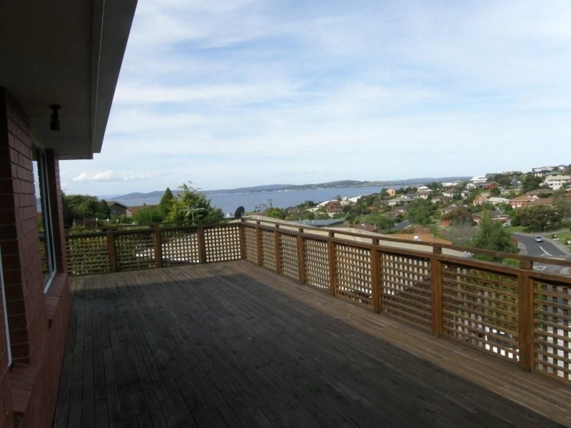 4 Coral Place, Blackmans Bay TAS 7052