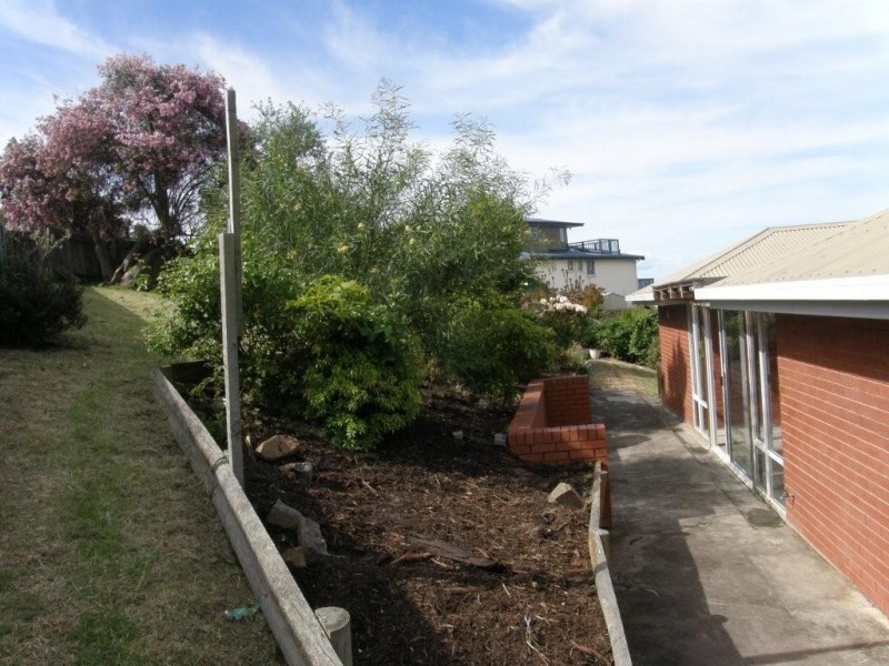 4 Coral Place, Blackmans Bay TAS 7052