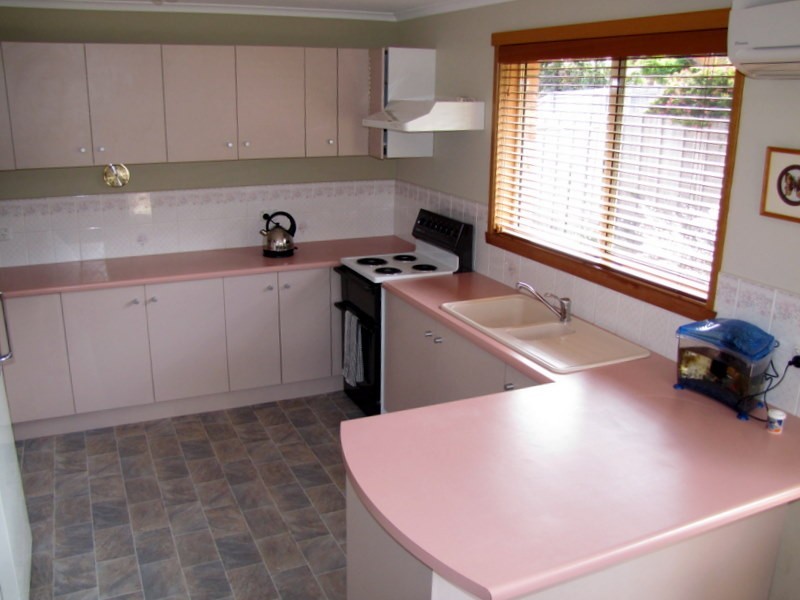 2/14 Grevillia Way, Kingston TAS 7050