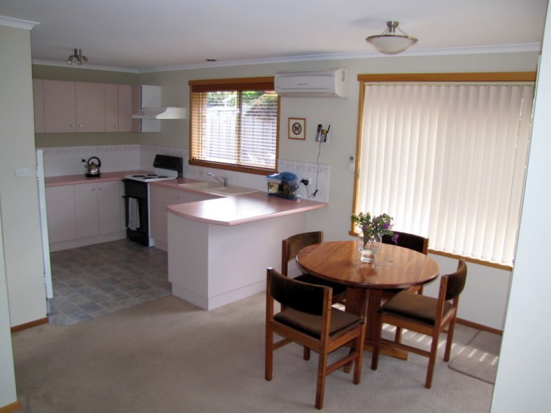 2/14 Grevillia Way, Kingston TAS 7050