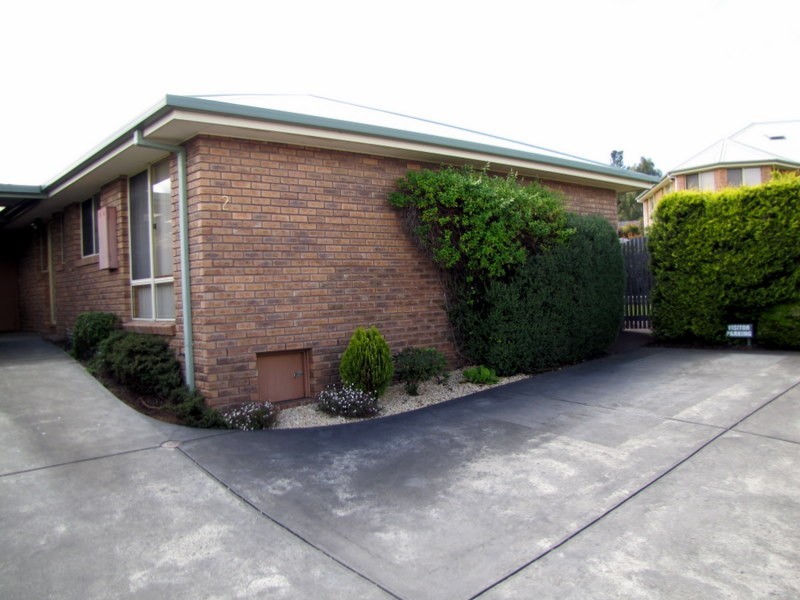 2/14 Grevillia Way, Kingston TAS 7050