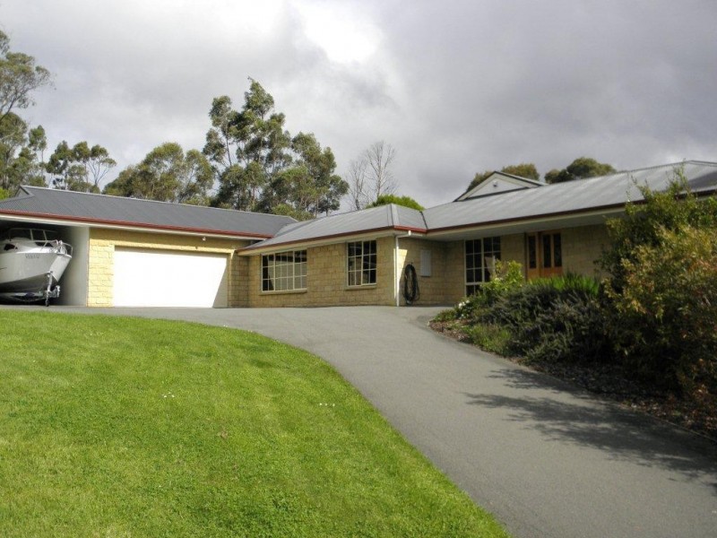 18 Burwood Drive, Blackmans Bay TAS 7052