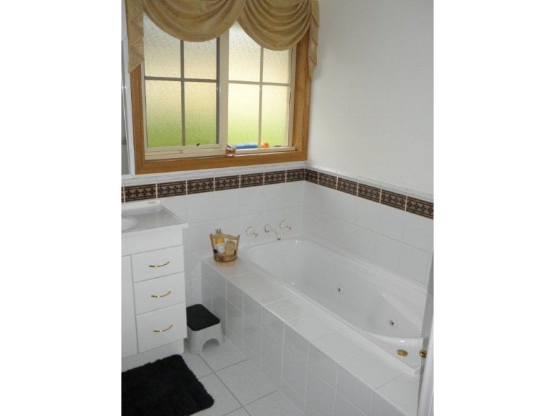 18 Burwood Drive, Blackmans Bay TAS 7052