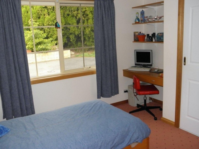 18 Burwood Drive, Blackmans Bay TAS 7052