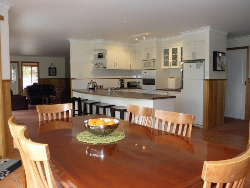 18 Burwood Drive, Blackmans Bay TAS 7052