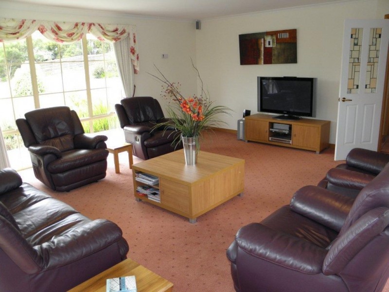 18 Burwood Drive, Blackmans Bay TAS 7052