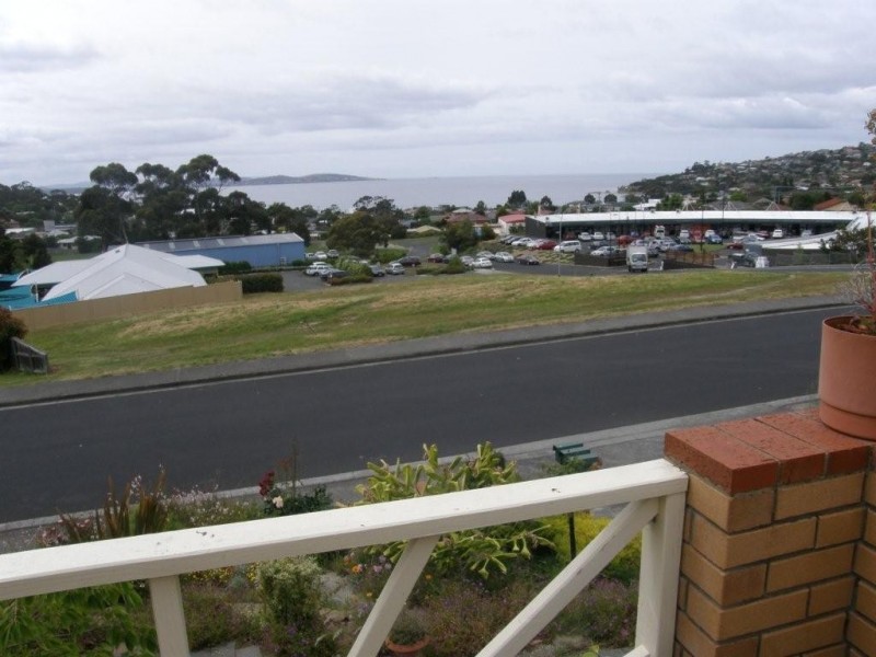 1/10 Opal Drive, Blackmans Bay TAS 7052