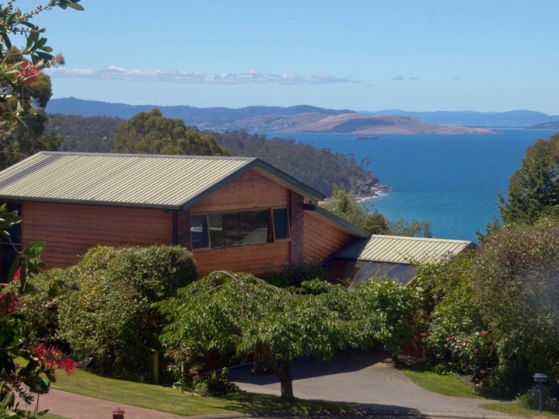 8 Seabreeze Court, Kingston Beach TAS 7050