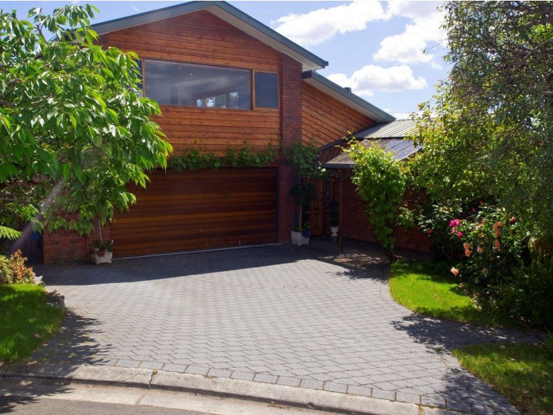 8 Seabreeze Court, Kingston Beach TAS 7050