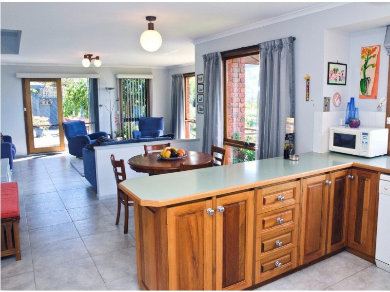 8 Seabreeze Court, Kingston Beach TAS 7050