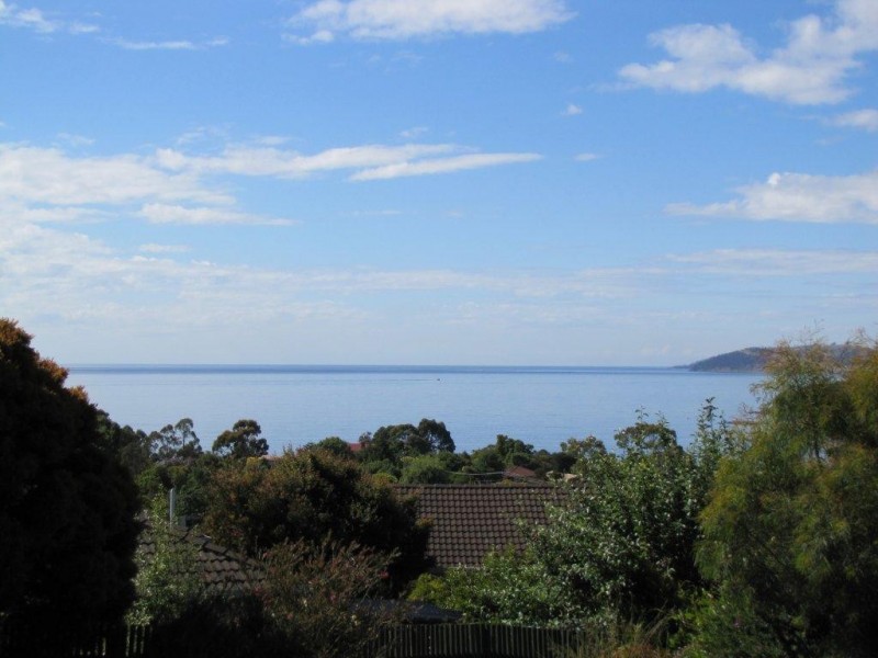 9 Bay Court, Blackmans Bay TAS 7052