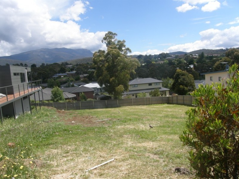 6 Queens Parade, Kingston TAS 7050