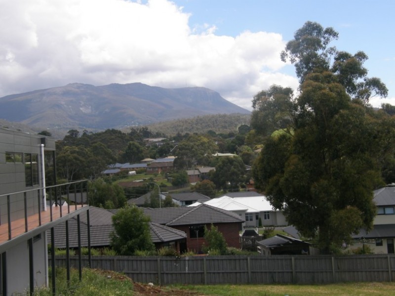 6 Queens Parade, Kingston TAS 7050