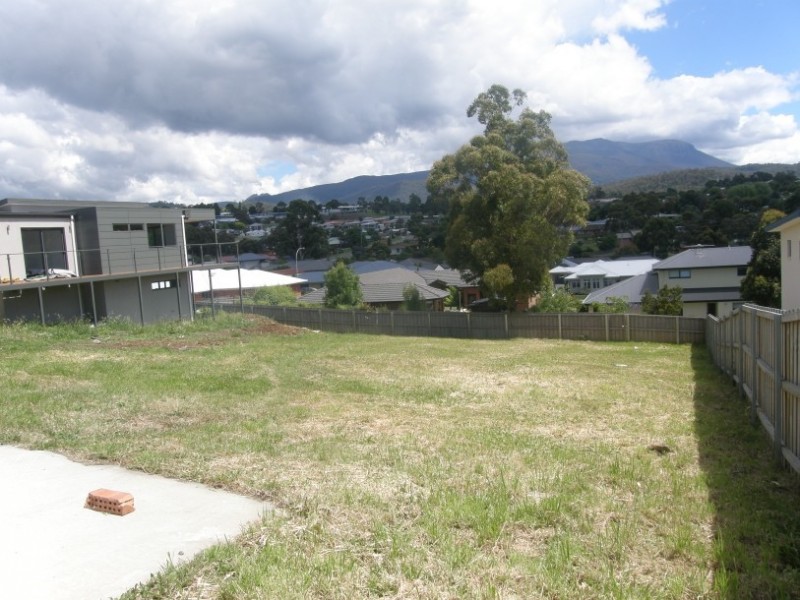 6 Queens Parade, Kingston TAS 7050