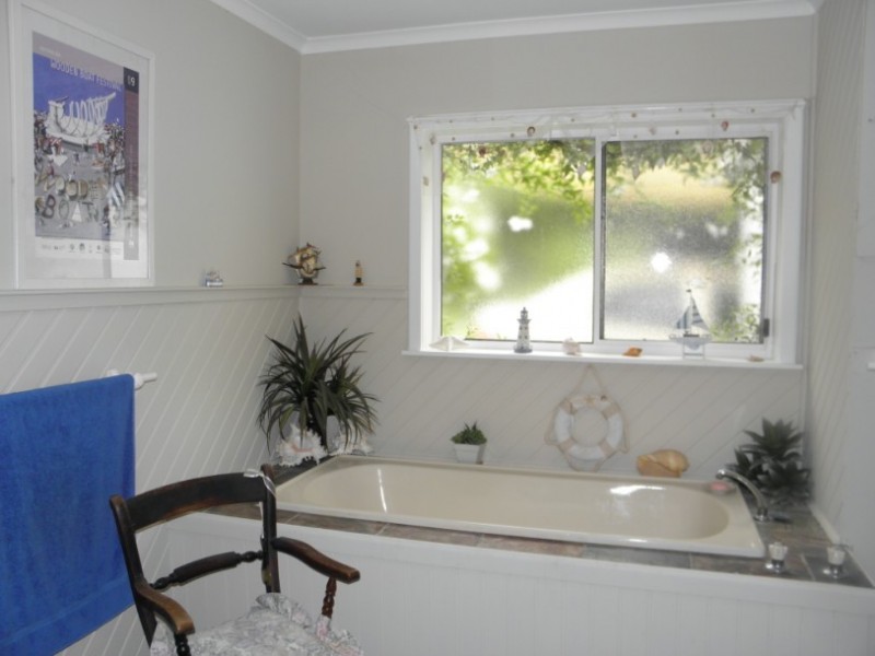 194 Roslyn Avenue, Blackmans Bay TAS 7052