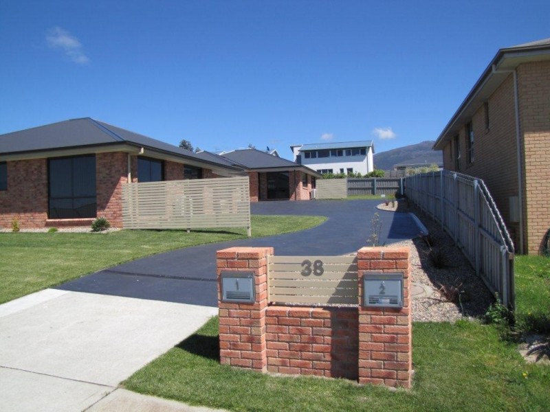2/38 Adelong Drive, Kingston TAS 7050