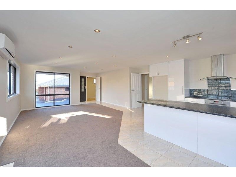 2/38 Adelong Drive, Kingston TAS 7050