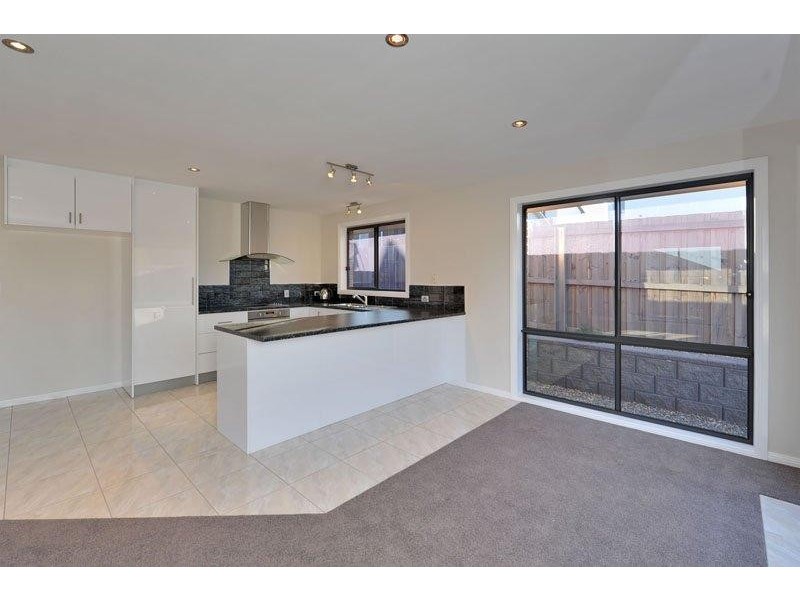 2/38 Adelong Drive, Kingston TAS 7050