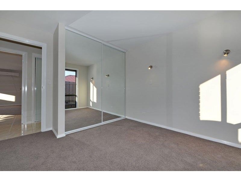 2/38 Adelong Drive, Kingston TAS 7050