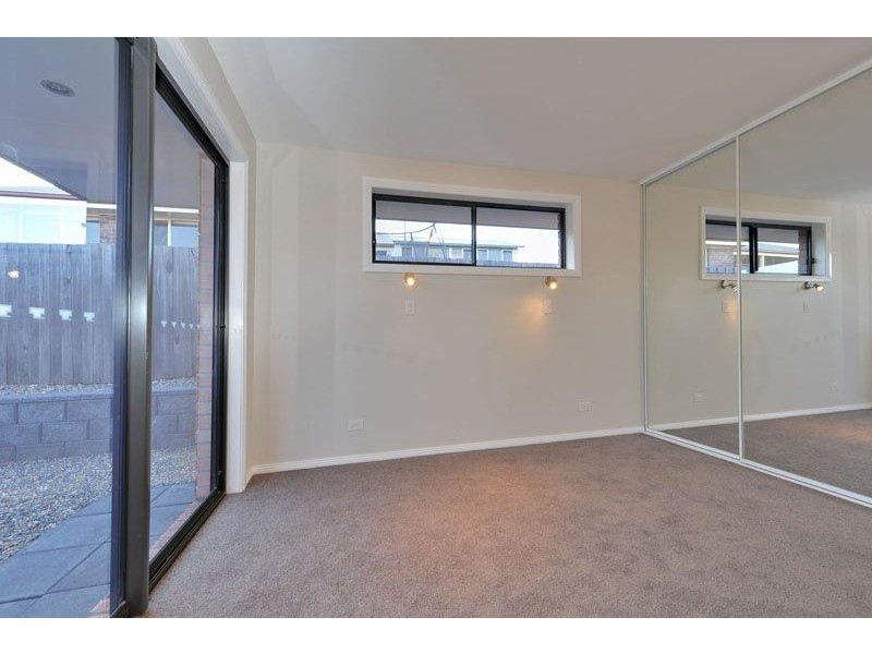2/38 Adelong Drive, Kingston TAS 7050